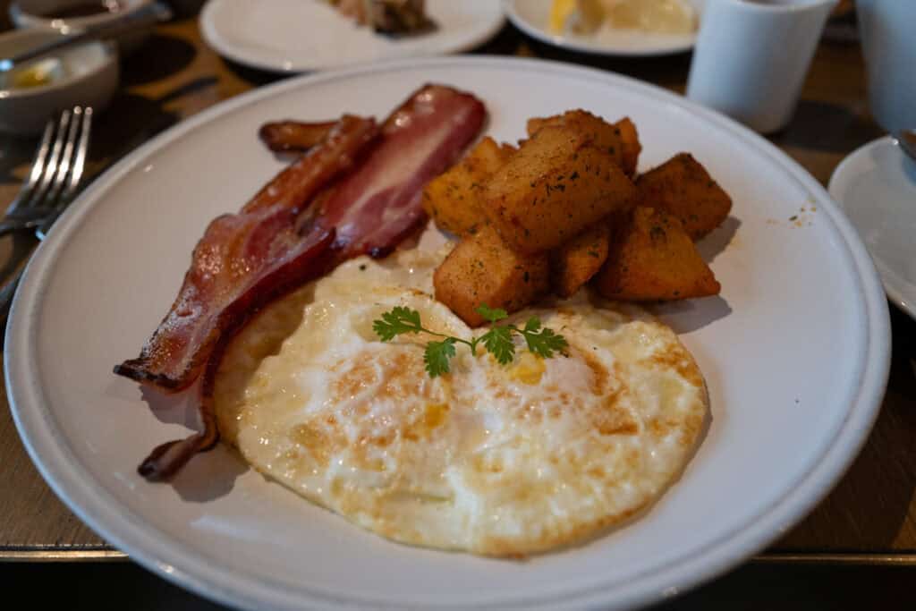 breakfast at Conrad Los Angeles